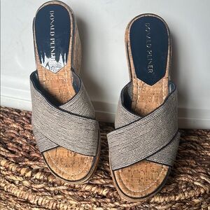 Donald J. Pliner Tan Mules Versatile Comfort